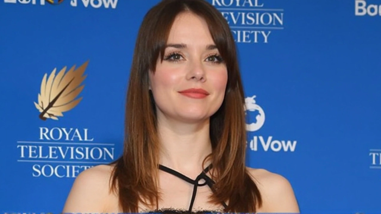 Aimee Lou Wood Slams SNL for Mocking Her Teeth in 'White Lotus' Parody Sketch